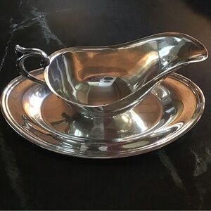 Elegant Silver Gravy Boat with Tray